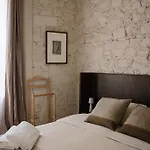Unique Living Born &