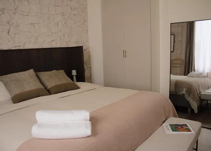 Unique Living Born &